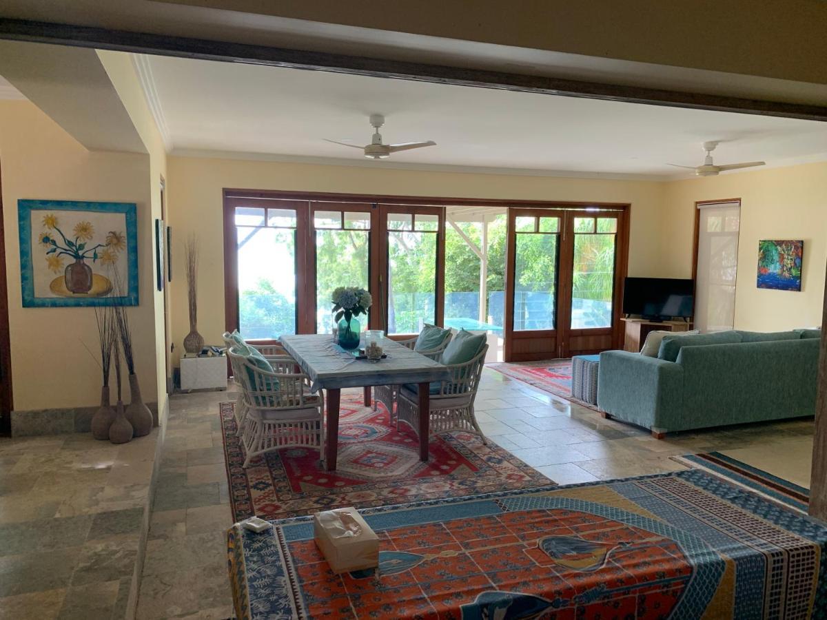 Beachfront Dolphin Cabin Oak Beach Экстерьер фото