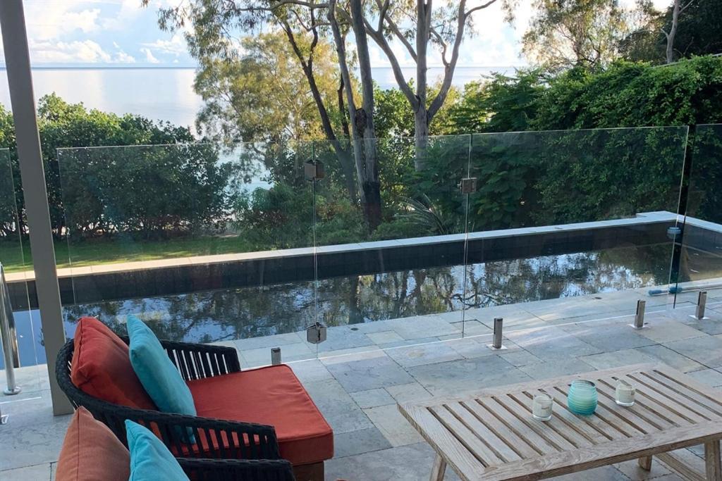 Beachfront Dolphin Cabin Oak Beach Экстерьер фото