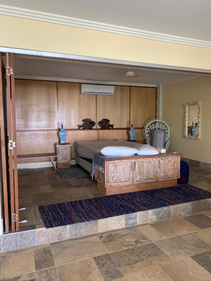 Beachfront Dolphin Cabin Oak Beach Экстерьер фото